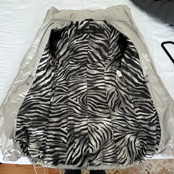 Airfield Winter Coat - matte satin light grey - size Medium - Picture 10 of 17